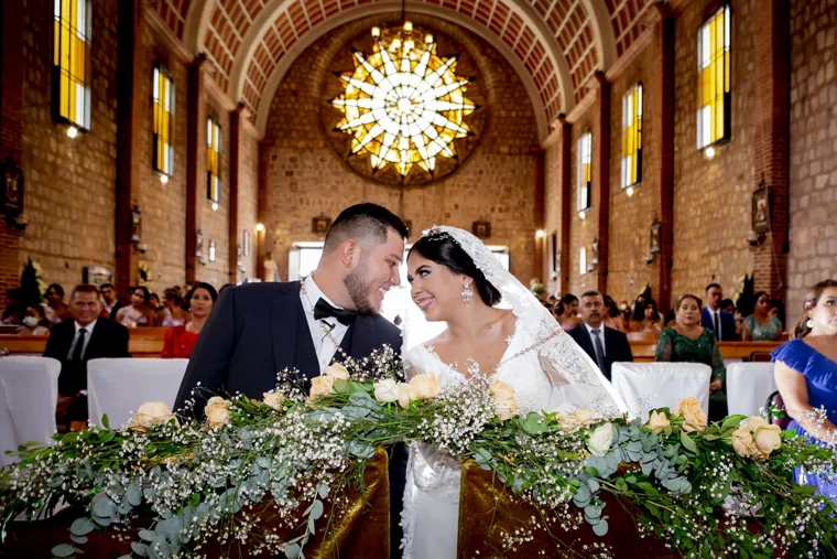 Un beso durante la ceremonia